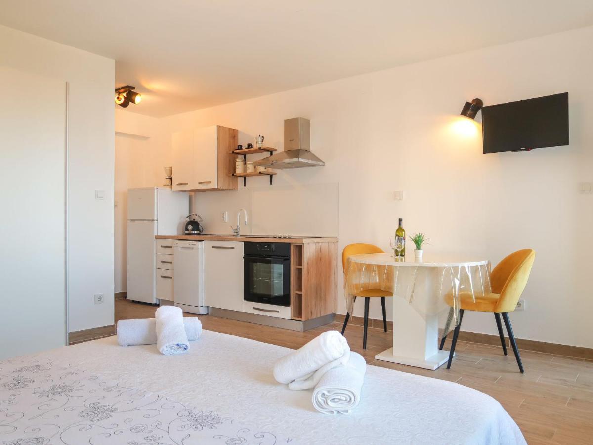 Apartment Marija - Vrb100 By Interhome
